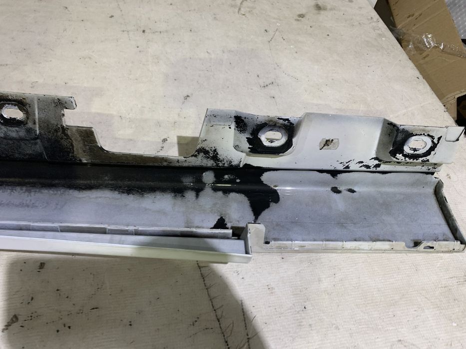 Prag dreapta BMW Seria 5, F10, F11, 2010, 2011, 2012, 2013, 2014, 2015, 2016, cod origine OE 51777184774.