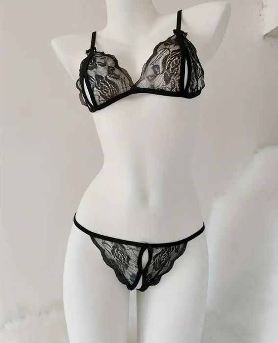 Еротично дантелено бельо комплект.