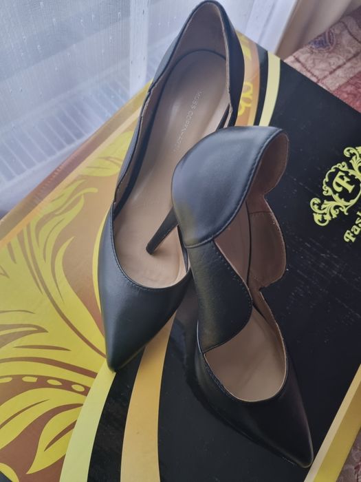 Pantofi de piele stiletto