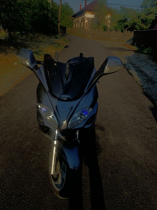 Vând scuter 200cc