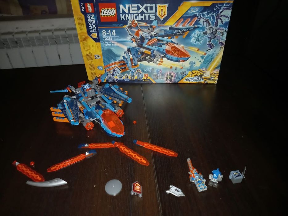 Конструктор LEGO Nexo Knights 70351 Истребитель Сокол Клэя, 523 дет
