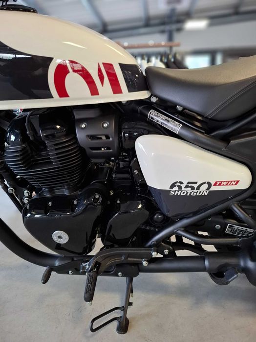 Motocicleta Royal Enfield Shotgun 650