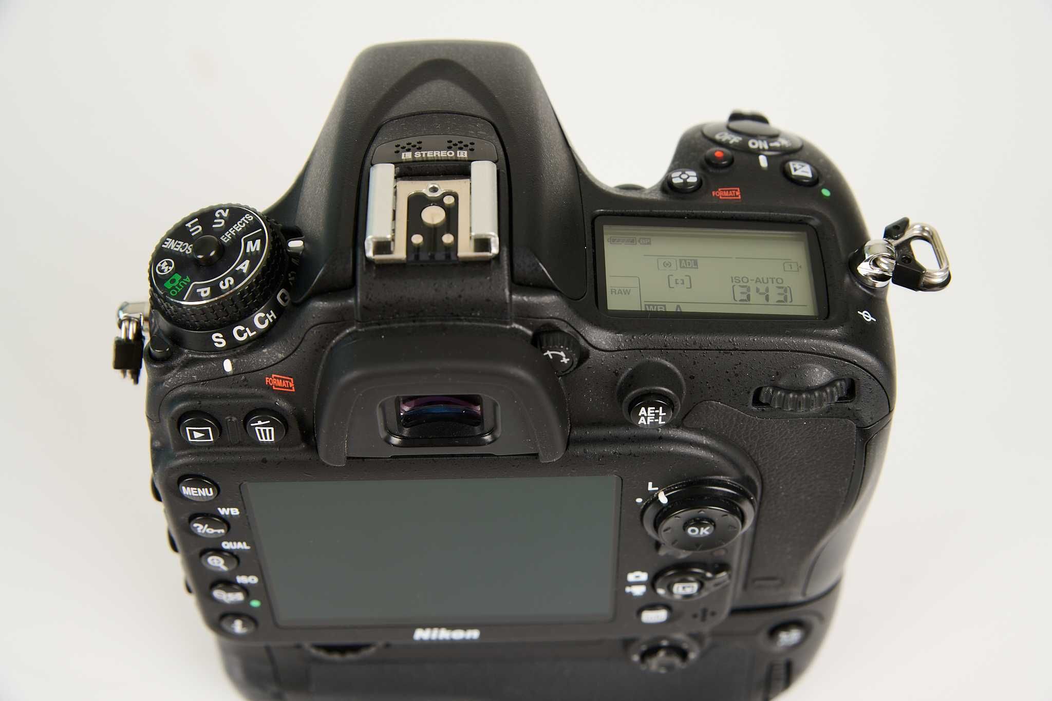 Nikon D7100 с вертикален грип (като нов)