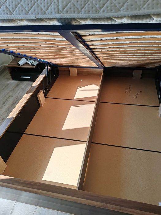 Легло с повдигащ механизъм и матрак 160/200