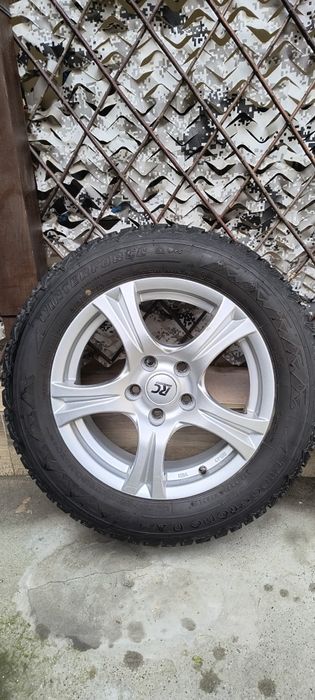 Jante aliaj 5x114,3 cu anvelope iarna 215/60/16 Qashqai Juke Duster