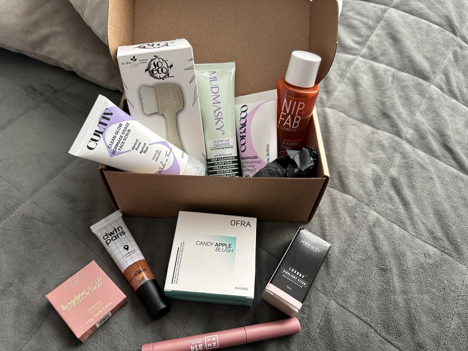 Нови гримове: руж, сенки, хайлайтър, серум с вит.С, скраб