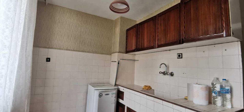 Продавам двустаен апартамент в кв. Три Чучура-Юг