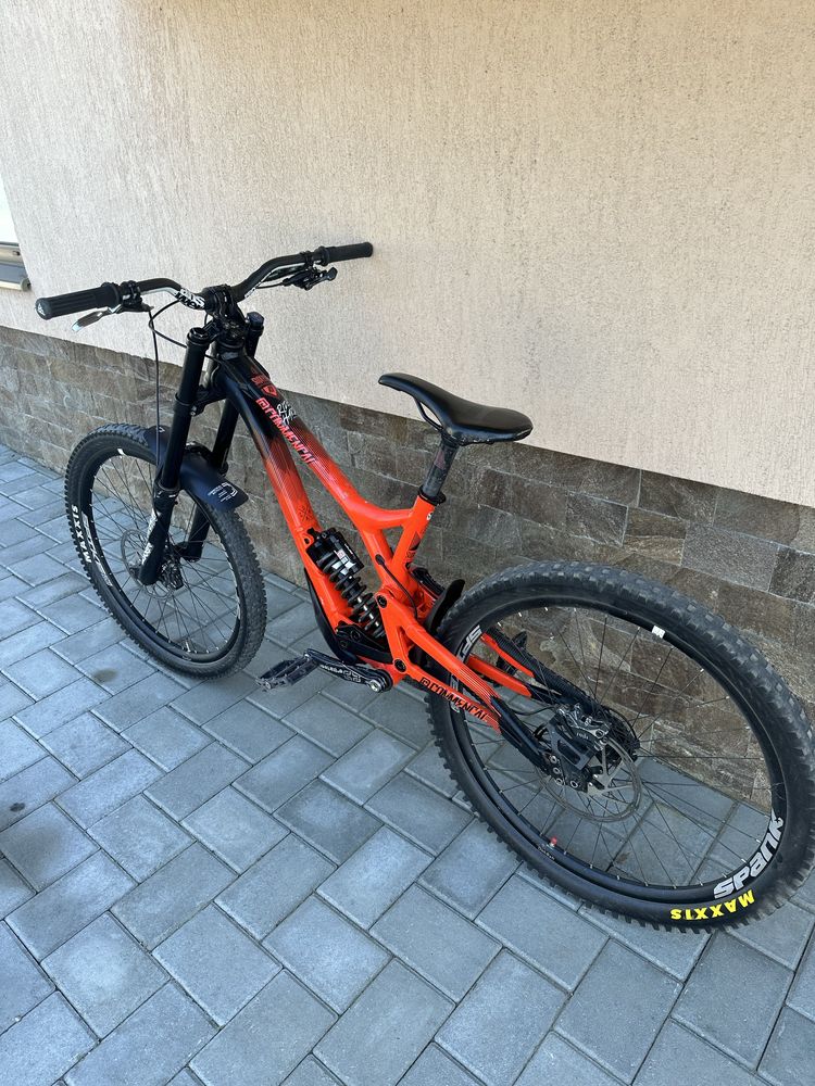 Vand bicicleta commencal 2018 în stare impecabilă