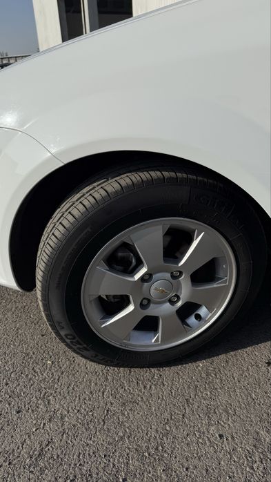 Gentra 2022 yil kraska toza oq benzinda ideal moshina