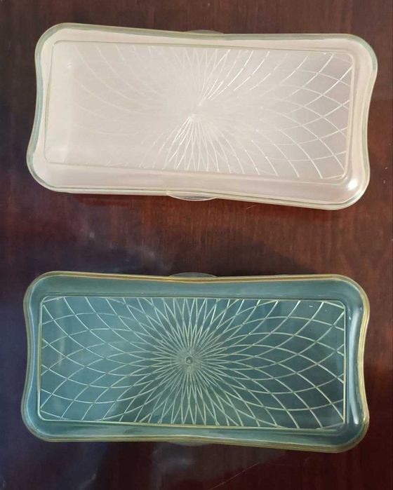 Набор шкатулок розовая и серая из пластика времен СССР.