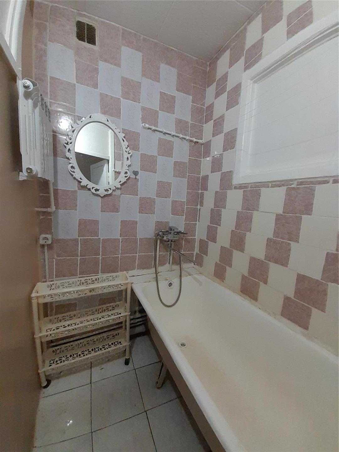 Продам 2 комн квартиру на 3/5 эт в кирпичном доме