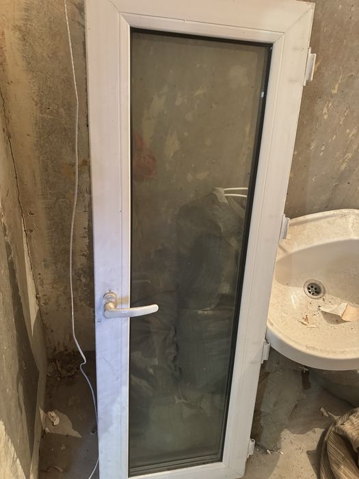 Отдам бесплатно пластиковые окна б/у целые,2шт,также раковина тюльпан