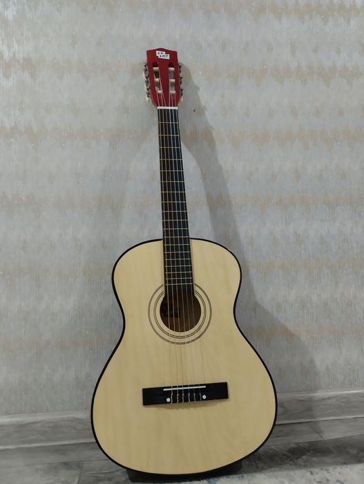 Торг есть !!! Гитара сатылады алатындар лч отеміз лч отеміз алатындар