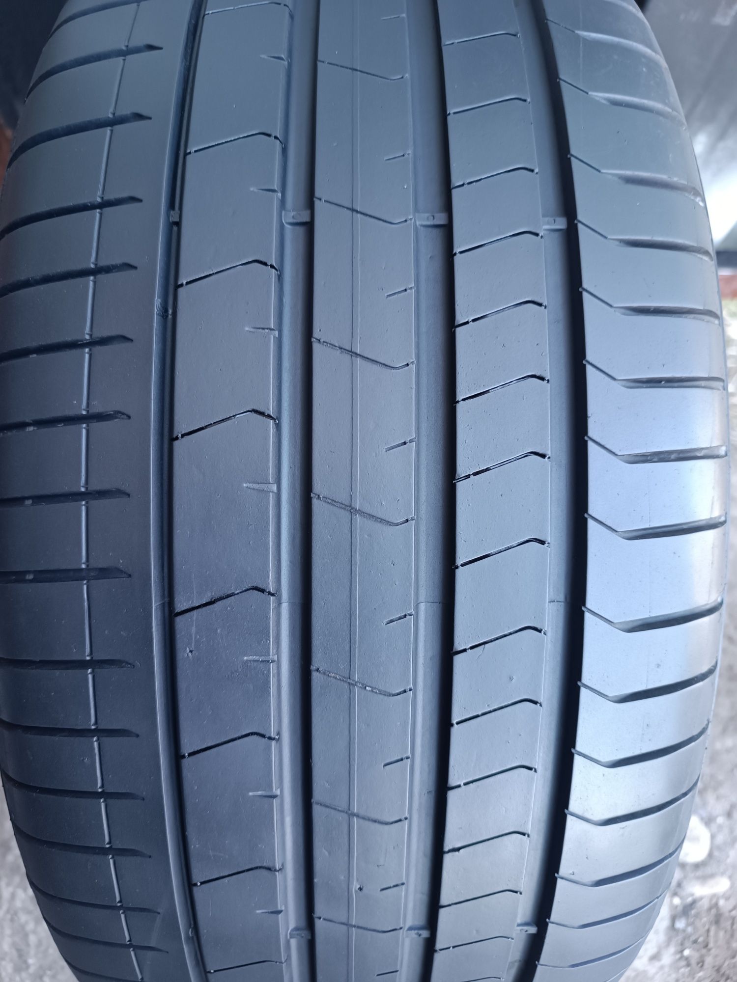 255/35/19 Pirelli