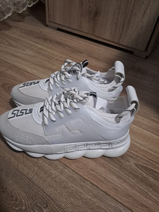 Versace chain reaction