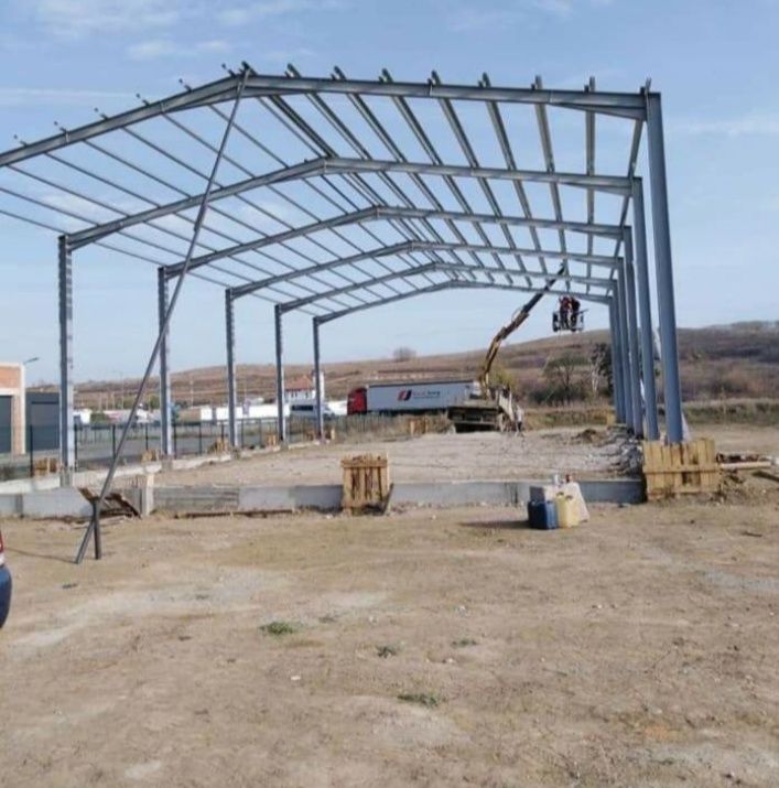 Vând hală metalică de pe stoc 11 m lățime cu 20 lungime cu tot cu mont