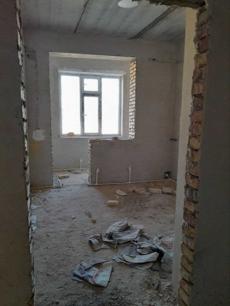 Moynoq tumanida Ajiniyaz kochasi 191 uy 10 xonadon sotiladi