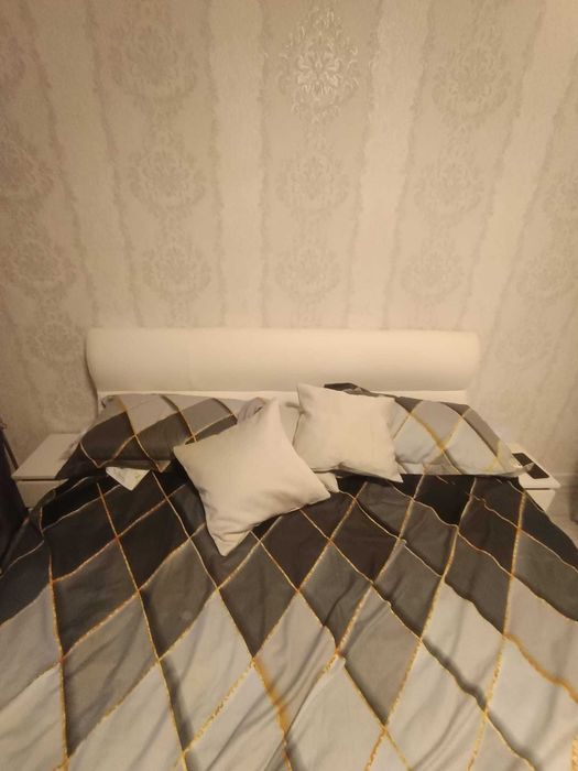 Vand pat 160 x 200 cu saltea si 2 somiere incluse
