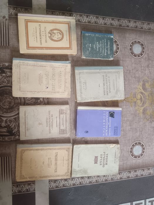 Книги разных жанров и разных годов цены договорные