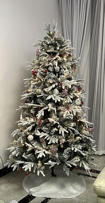 Ёлка заснеженная, 180см, с подножкой зеленого цвета