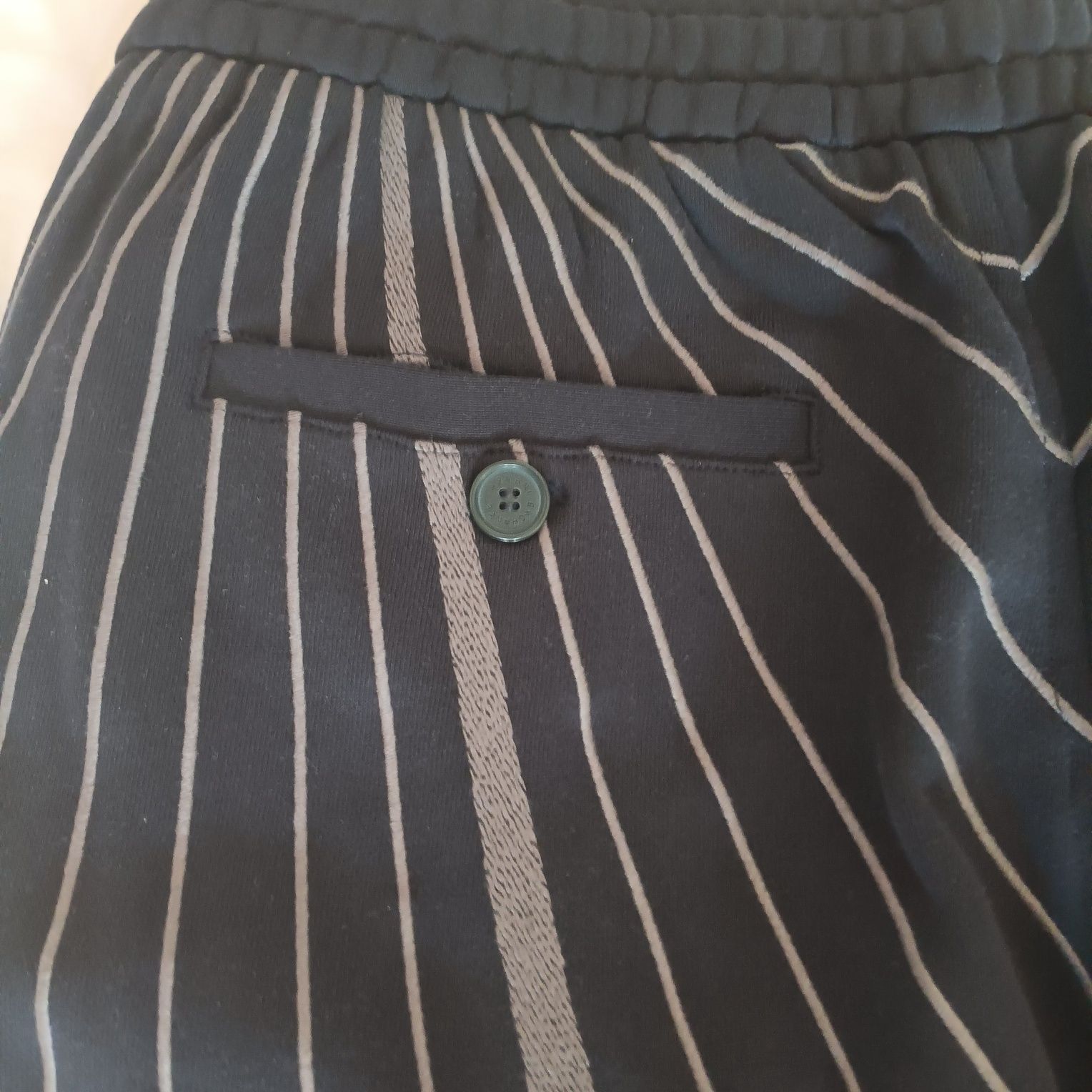 Мъжки овърсайз къс панталон Armani Exchange .