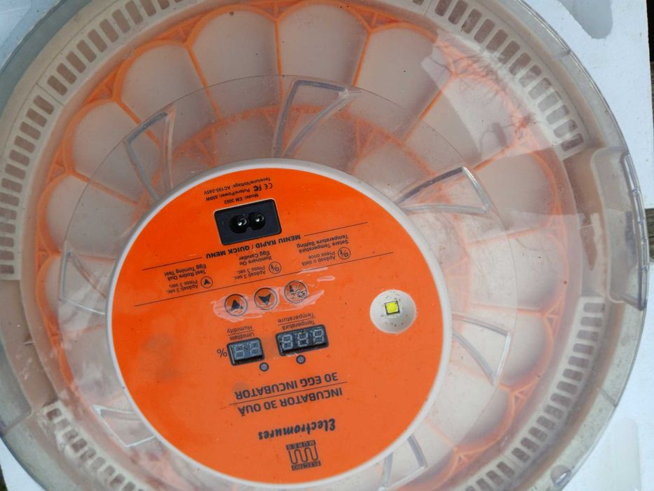 Vând incubator Electromureş 30 ouă
