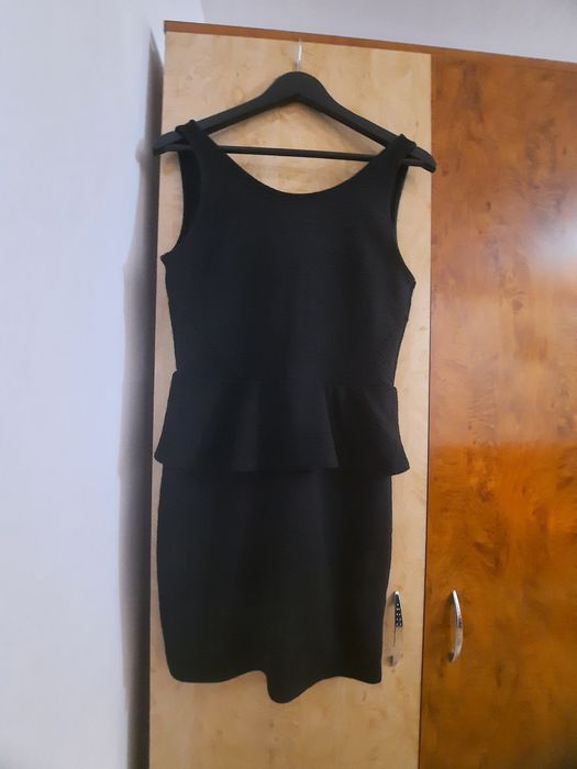 Vand rochie neagra scurta