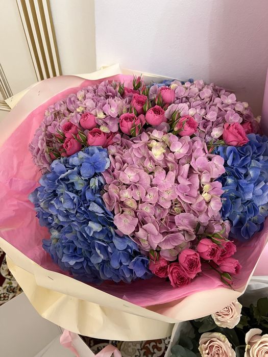 Красивый , яркий букет