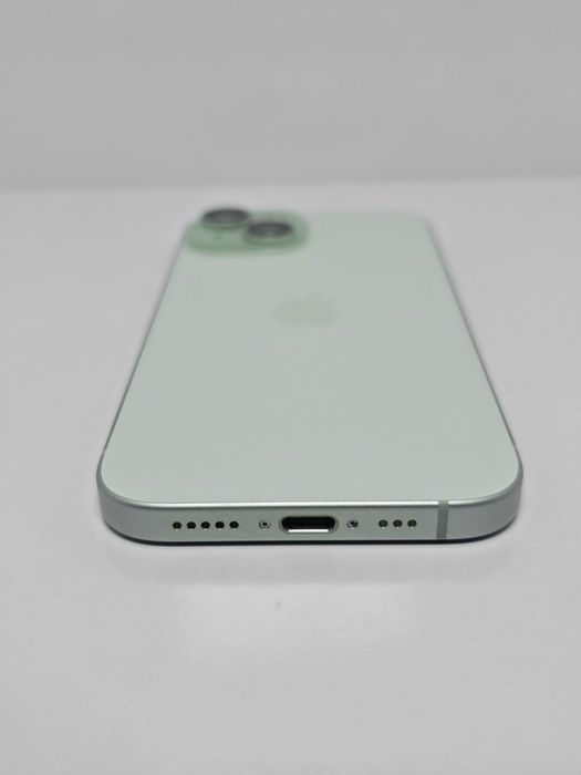 iPhone 15 128GB Green