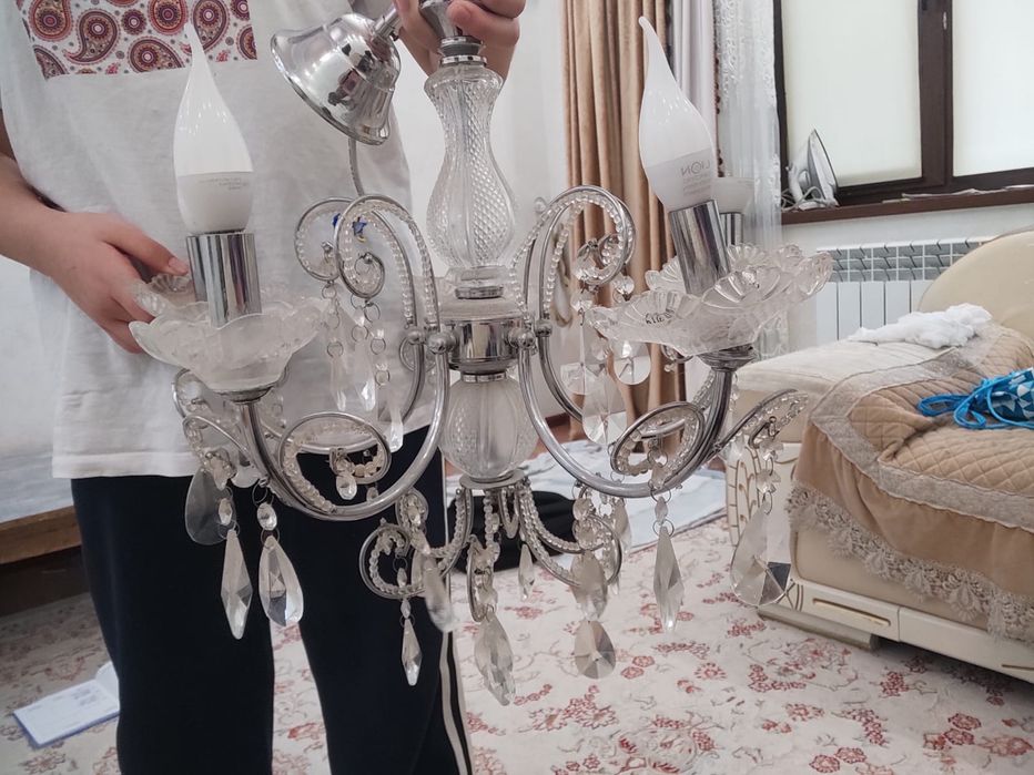 Люстра в хорошем состояний