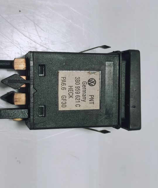 Buton incalzire  dezaburire luneta 3b0959621c Volkswagen VW Passat B5.5 (facelift)  [din 2000 pana