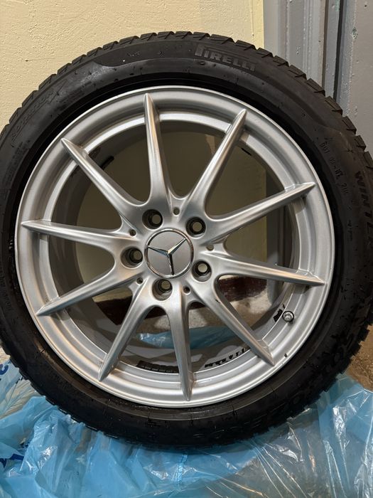 Set 4 roți iarnă OEM Mercedes (5x112 6,5Jx17 ET49; Pirelli 205/50 R17)