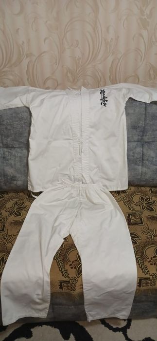 Продам кимоно для карате.
