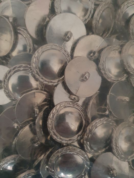 Foarfecă și nasturi  vechi