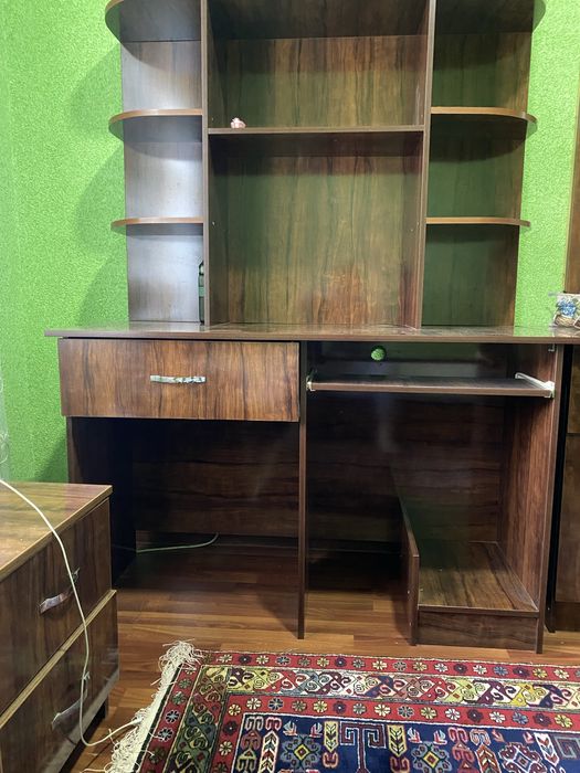 Продаётся книжная полка + компьютерный стол (из МДФ)