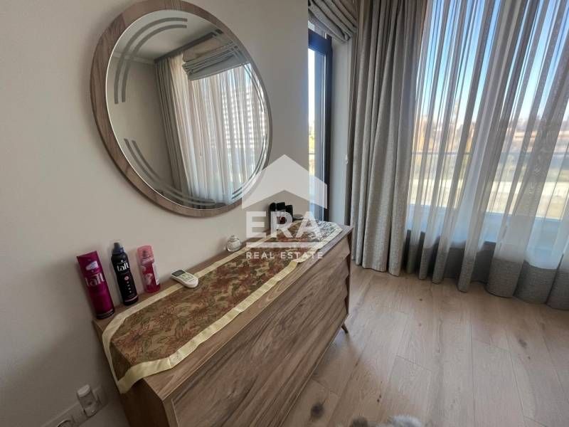 Тристаен обзаведен апартамент за продажба, в затворен тип комплекс Вар