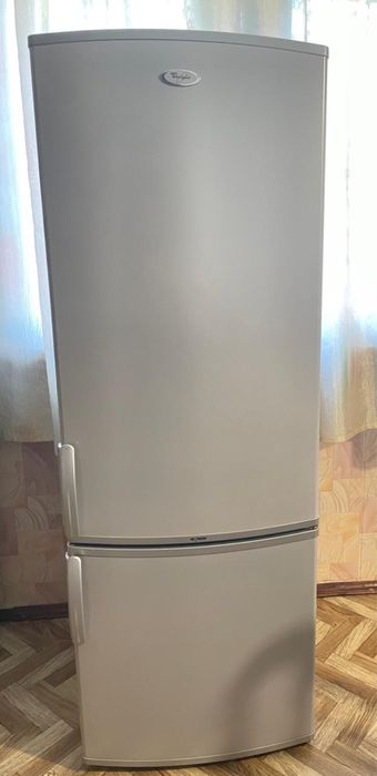 Холодильник Whirpool