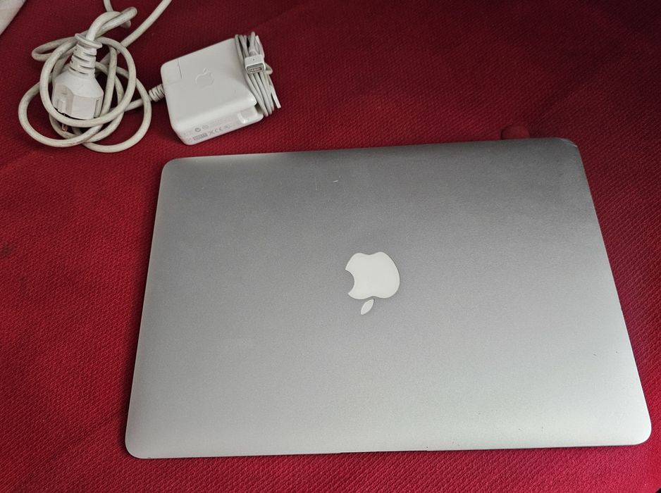 MacBook Air 13.3 inchi