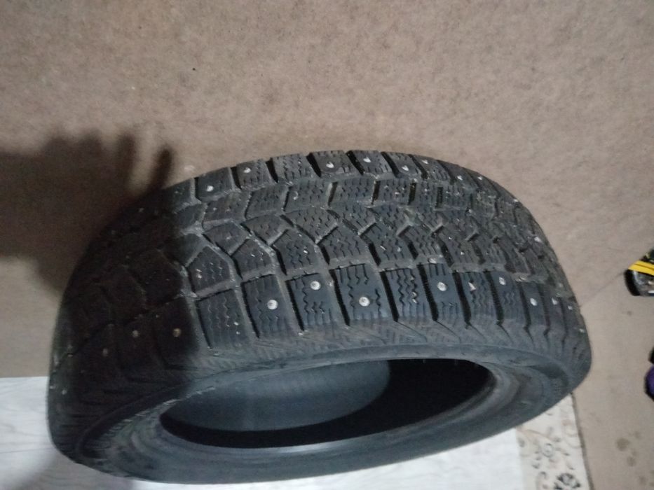 Продам шины зимние, шипованые