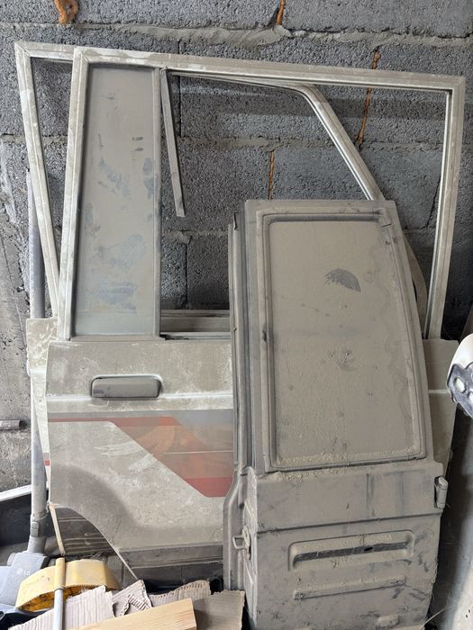 Продам двери Изузу Тропер