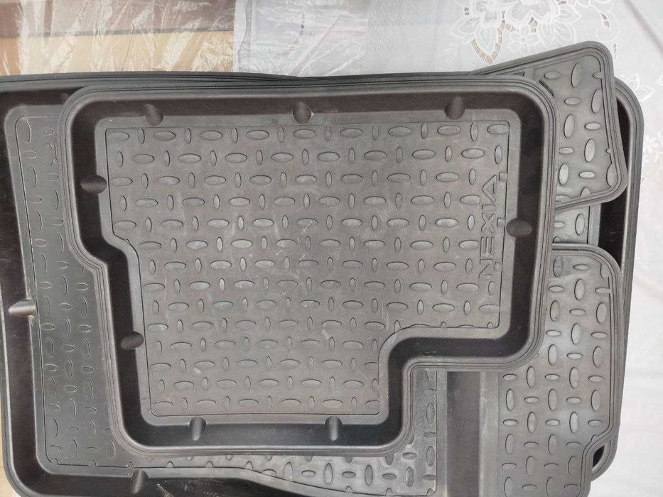 Продаю коврики от Chevrolet Nexsia 2