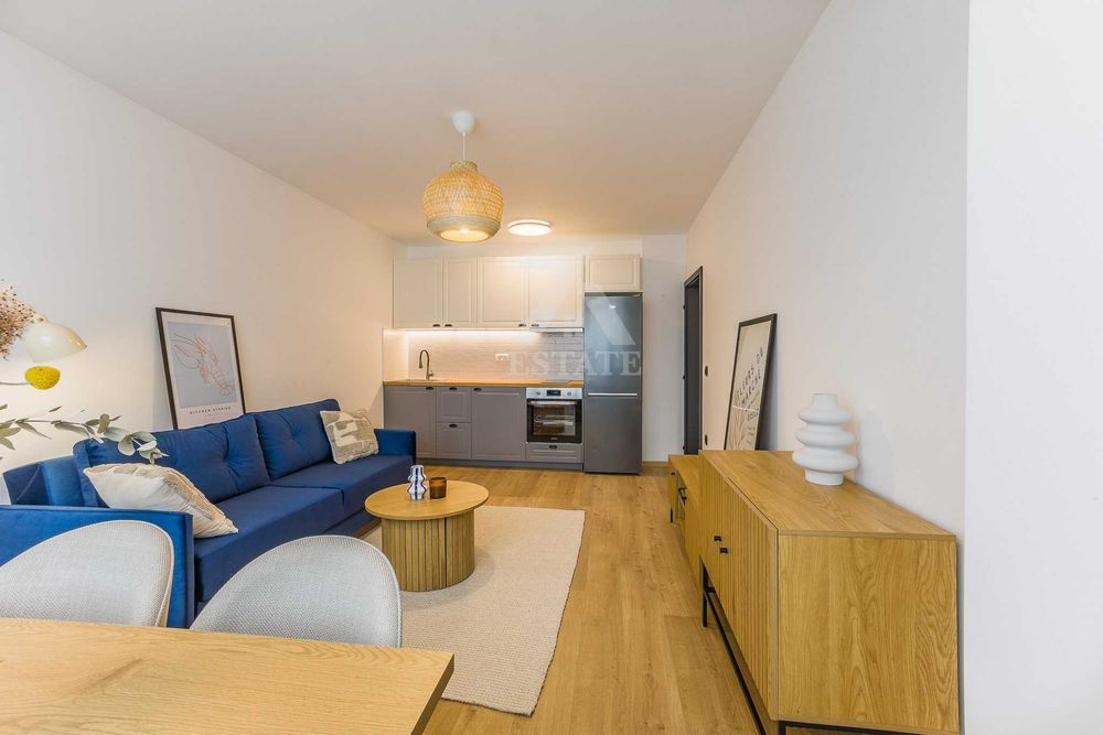 Продава се луксозен, 2- стаен апартамент в ж. кв. Младост 1