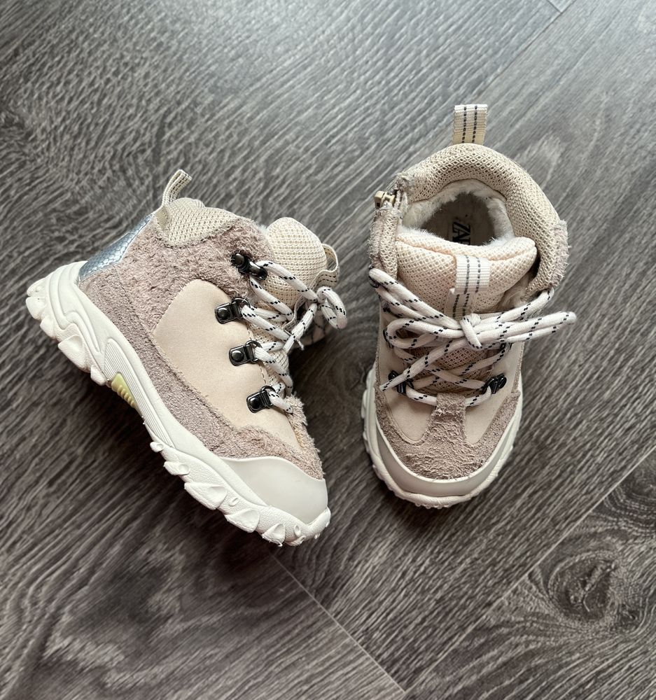 Ghete piele Zara, EUR 23
