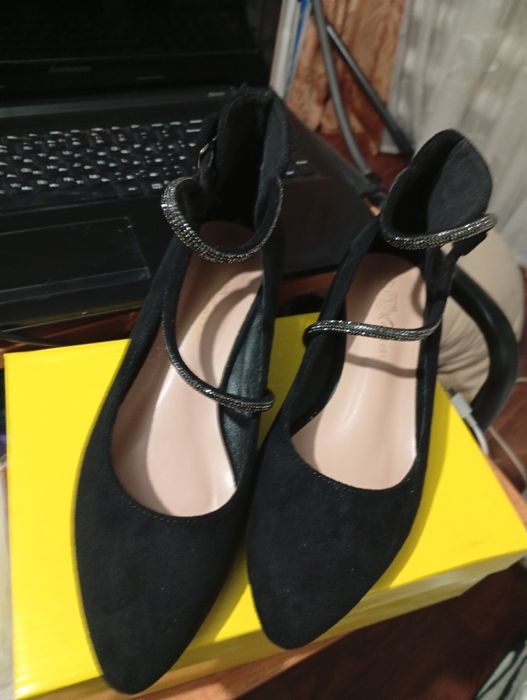 Туфли новые продам.  Торг.