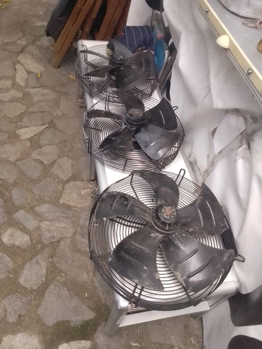 Vând ventilator axial