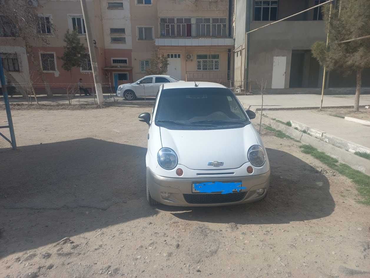 Matiz bset oq rang