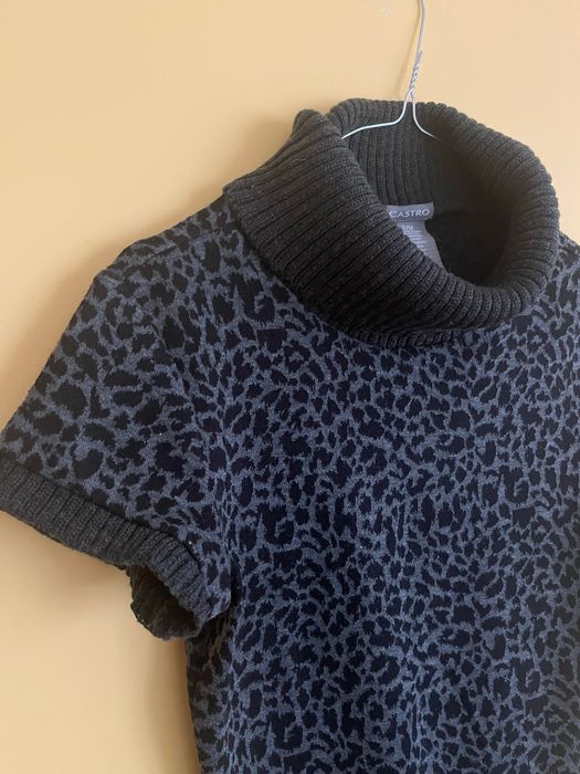 Къса рокля със съдържание на вълна