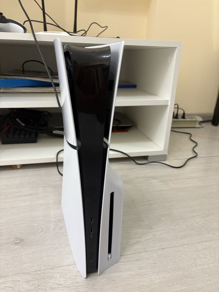 Продавам PlayStation 5