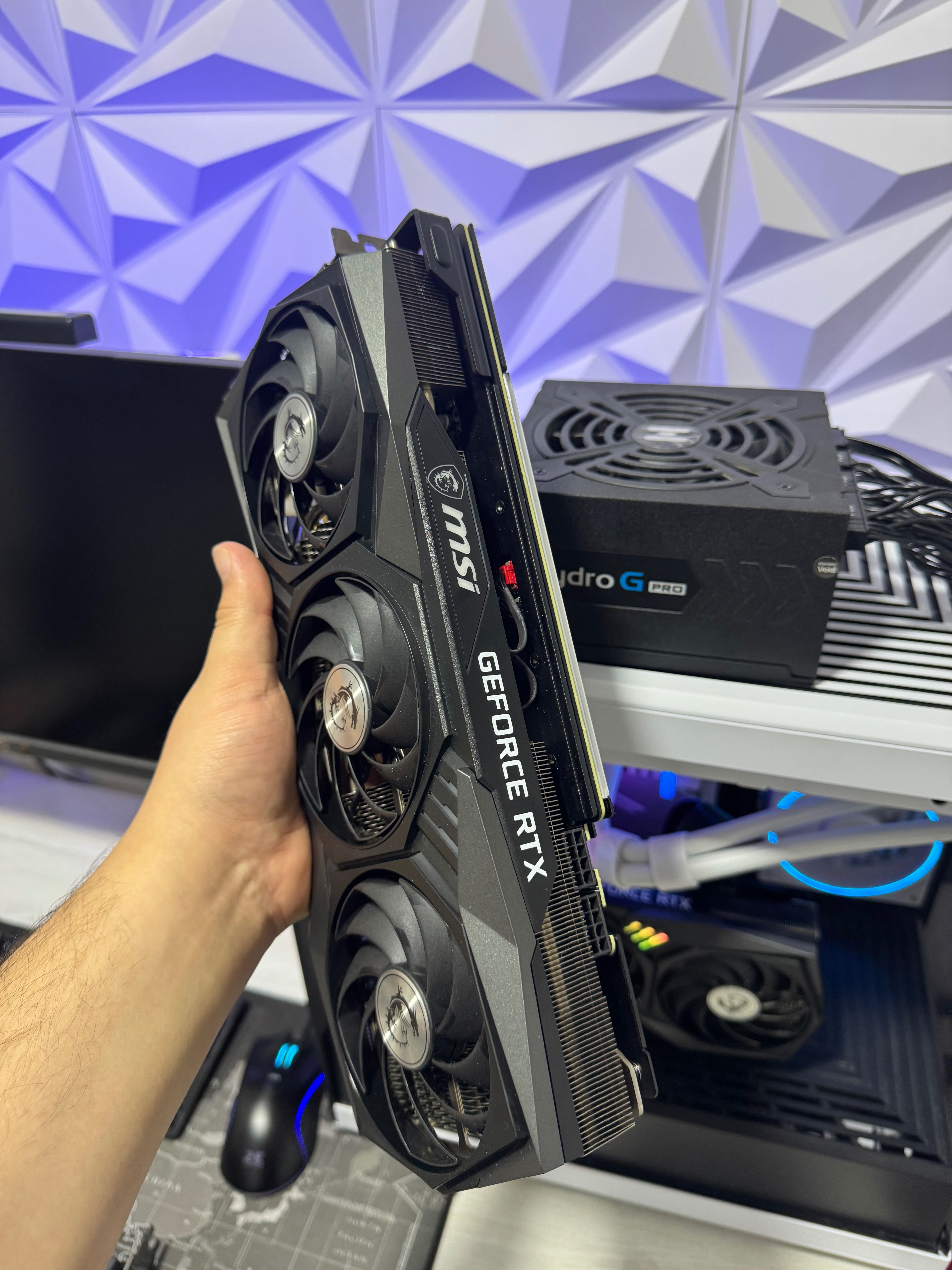 MSI GAMING X TRIO RTX3070 8GB kak noviy