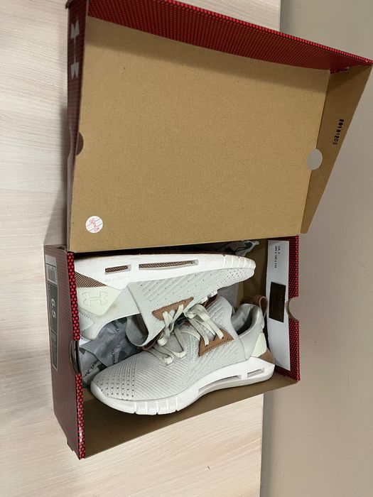 Обувки Under Armour 37,5 HOVR SLK EVO